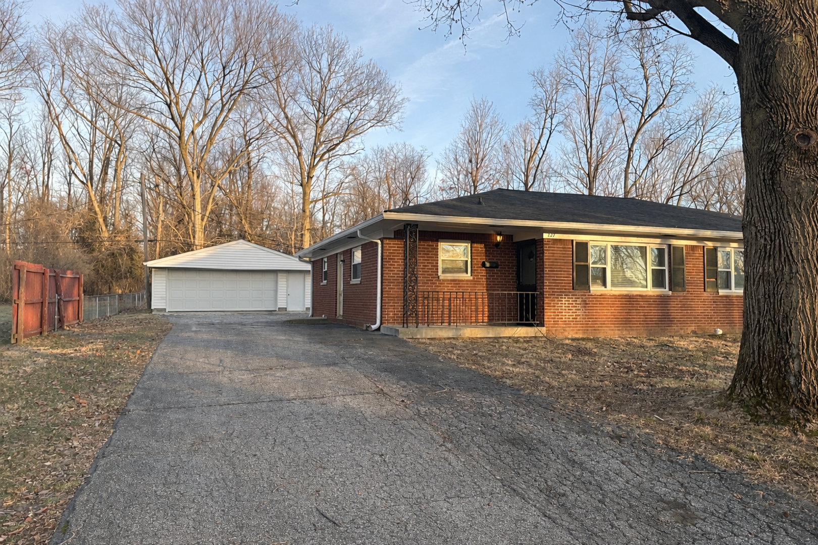 Greenwood House: 827 Riverside Dr