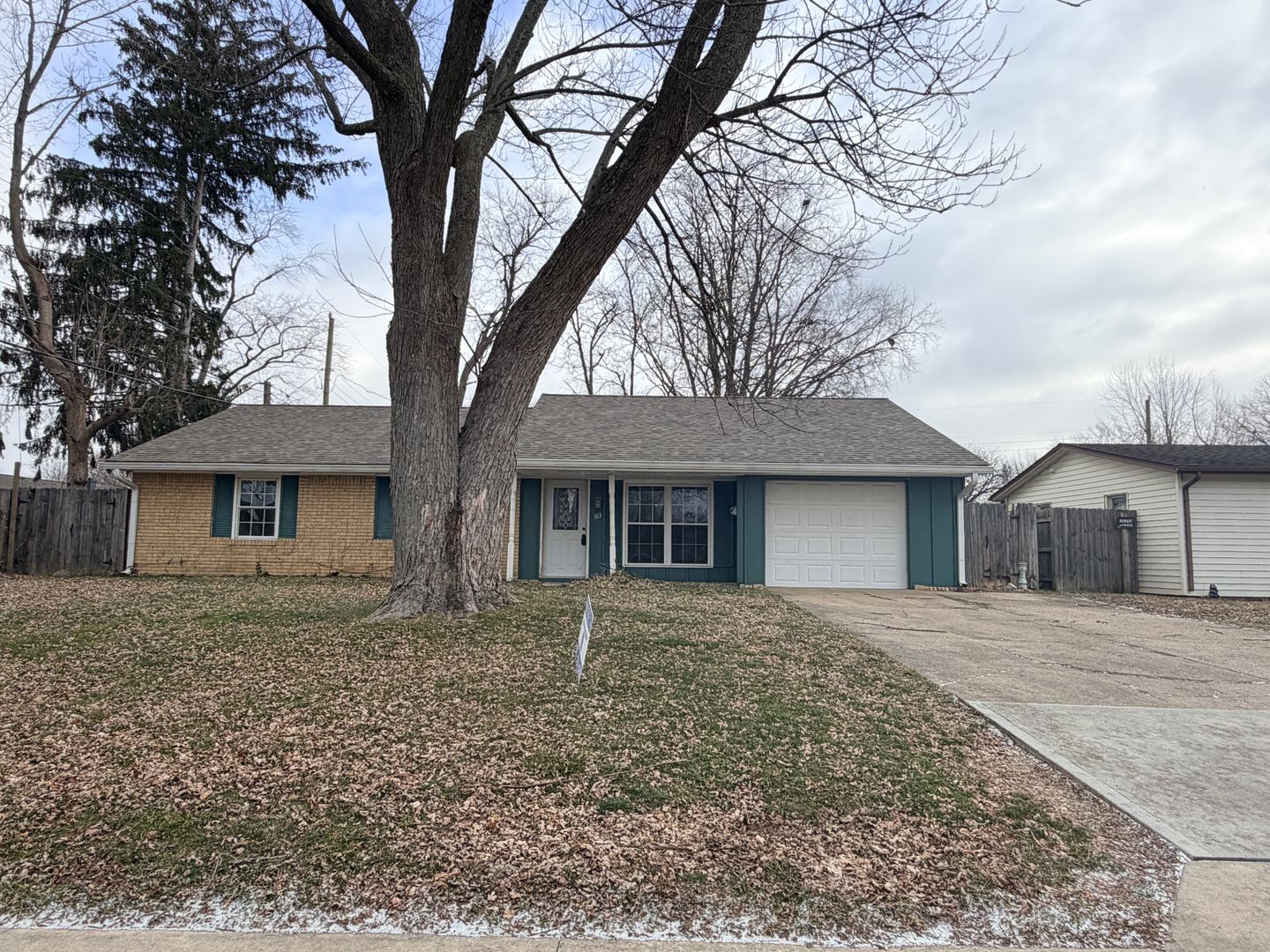 New Whiteland House: 913 Middle Dr.