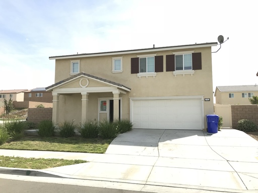 Beautiful 4BR/3BA Home with Loft & Downstairs Bedroom in Jurupa Valley