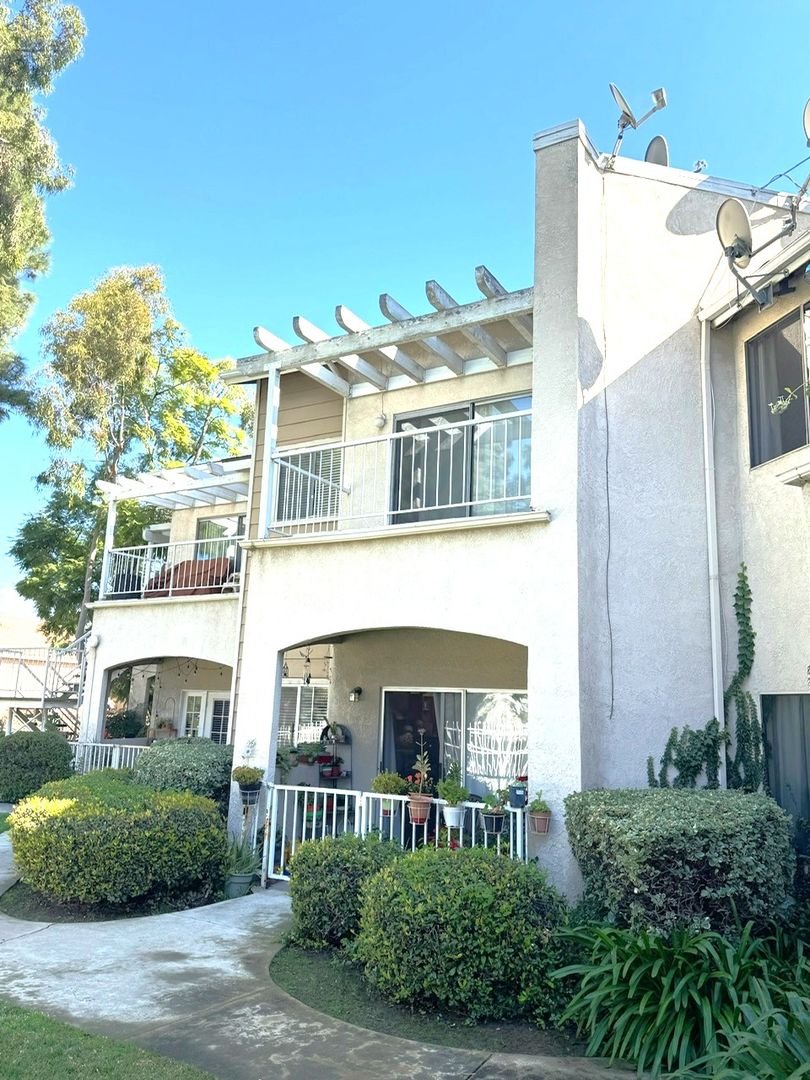 Pomona Condo: 2410 N Towne Ave #3
