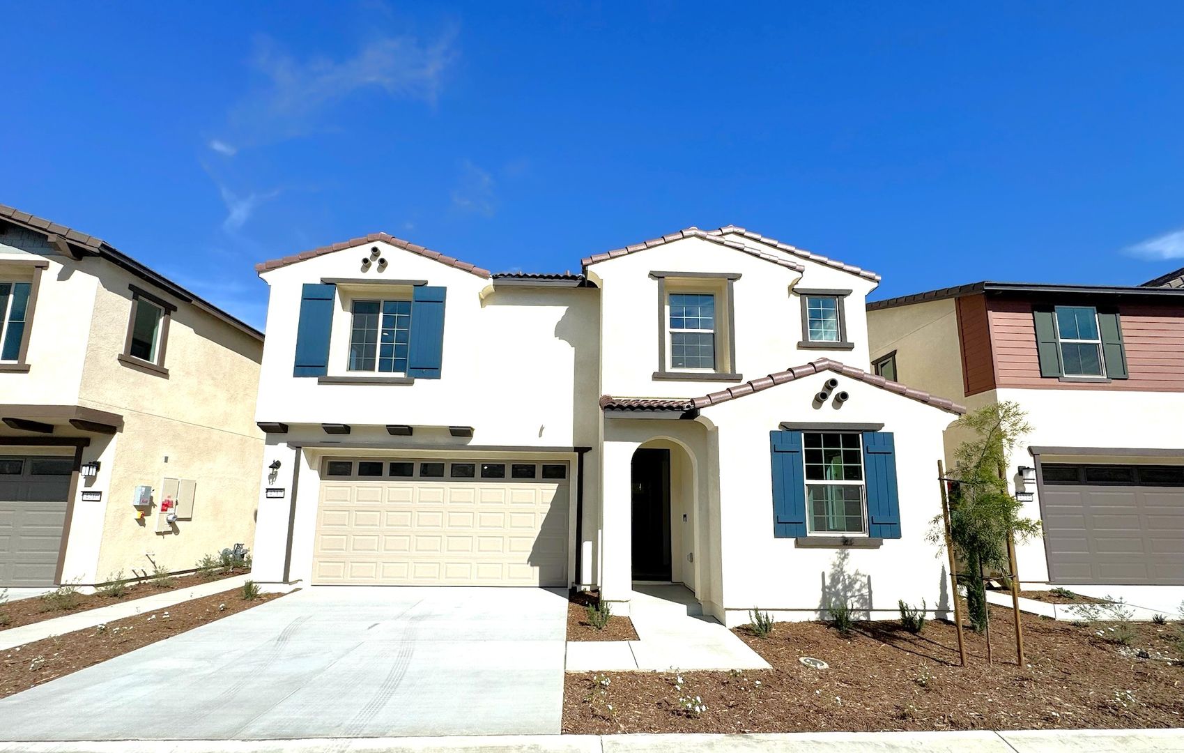 Ontario House: 4212 E Flutter Privado