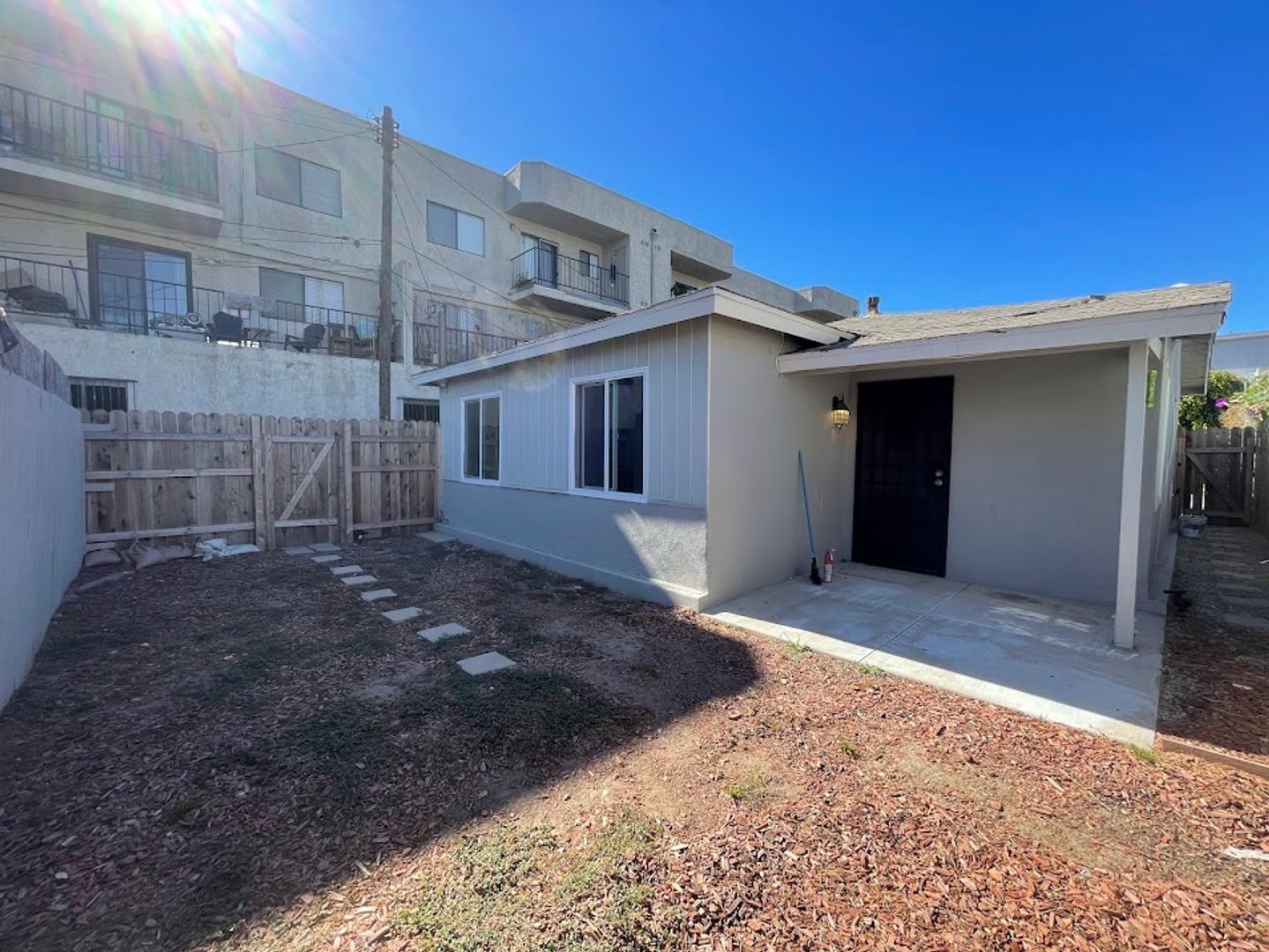 HAWTHORNE Apartment: 13717-13719 YUKON AVE