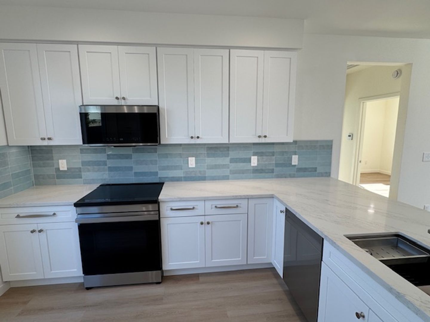 LAKEWOOD Apartment: 6170 BRIERCREST AVE