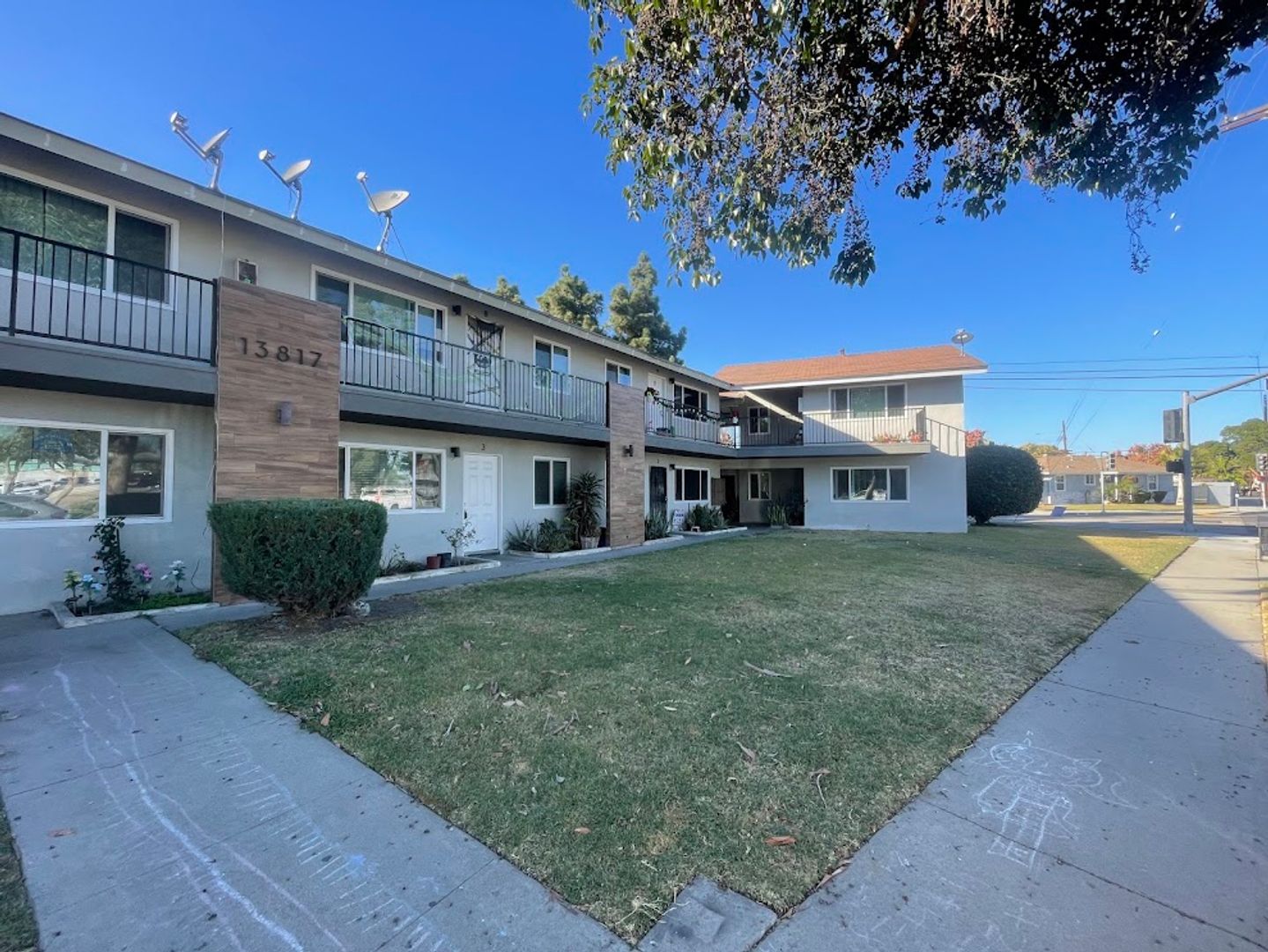 NORWALK Apartment: 13817 STUDEBAKER RD
