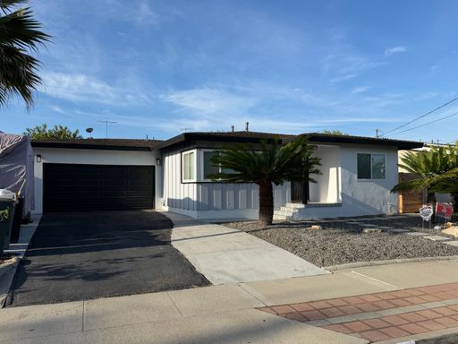 Charming 3 bed 2 bath in Torrance with Back Patio, Attached Garage, and Hardwood Floors – photo 1