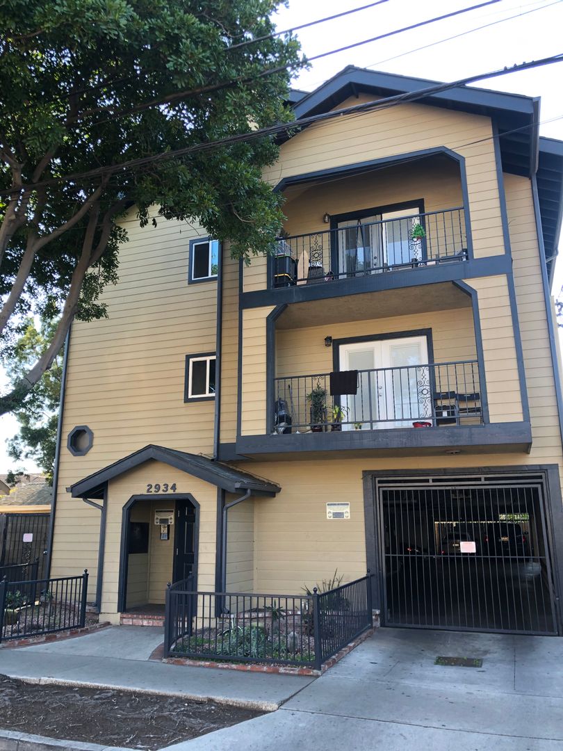 LONG BEACH Apartment: 2934 E 11TH ST