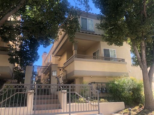 BEAUTIFUL UPDATED 3 BEDROOM 2.5 BATH EXECUTIVE TOWNHOME COMES WITH A TWO CAR GARAGE – photo 1