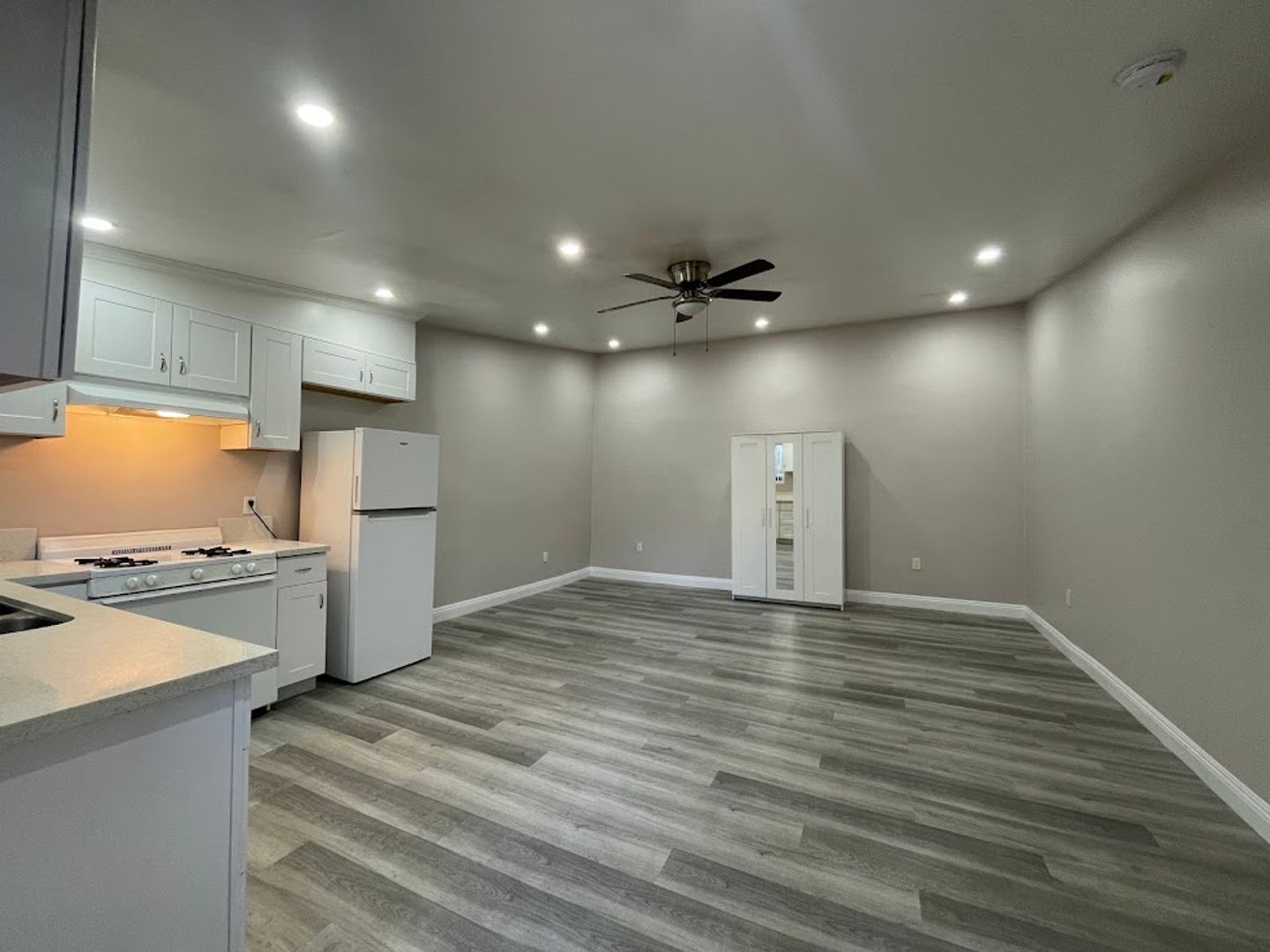 LONG BEACH Apartment: 1325-1327 1/2  W PARADE ST