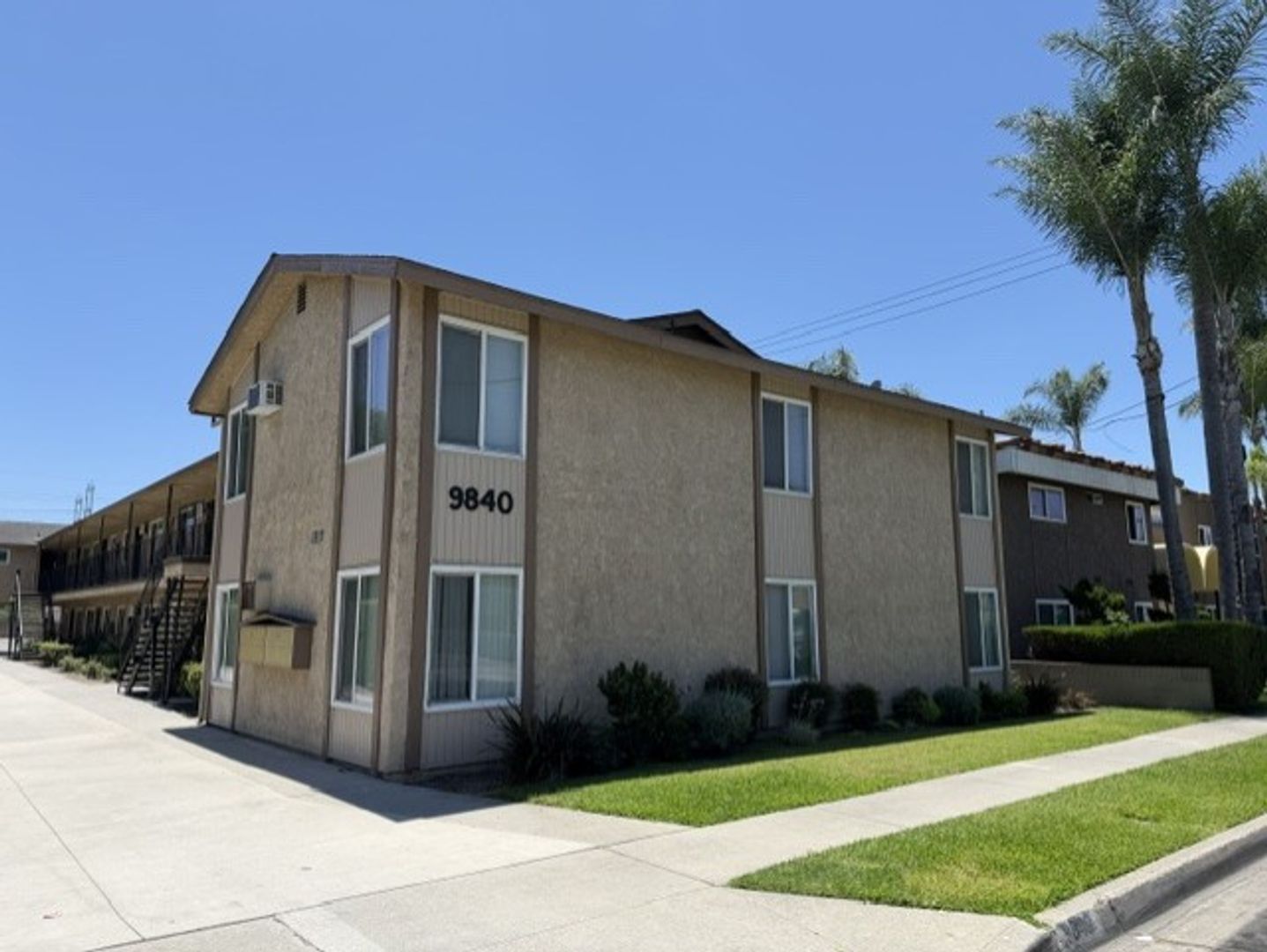 BELLFLOWER Apartment: 9840 CEDAR ST