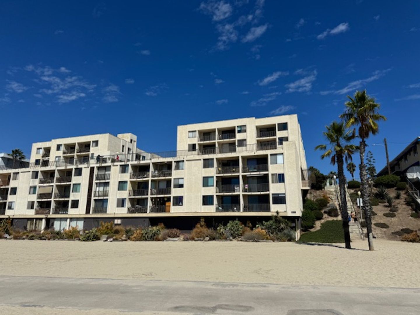 LONG BEACH House: 1140 E OCEAN BLVD APT 143