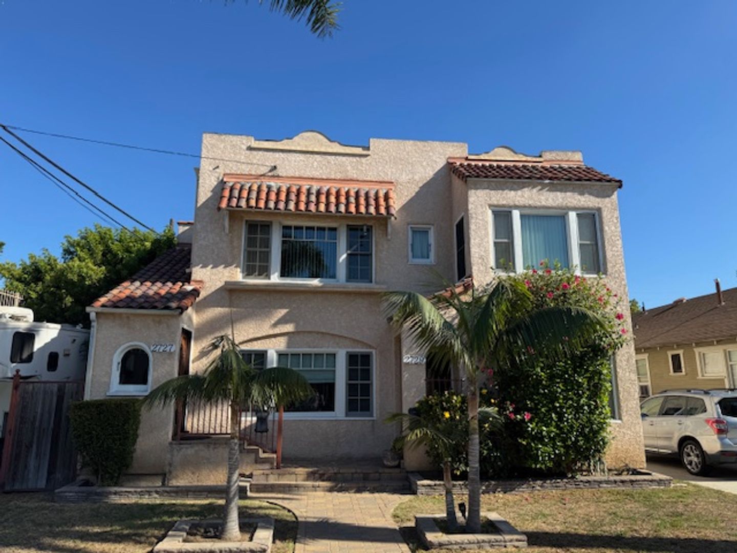 LONG BEACH Apartment: 2727-2729 DE SOTO ST