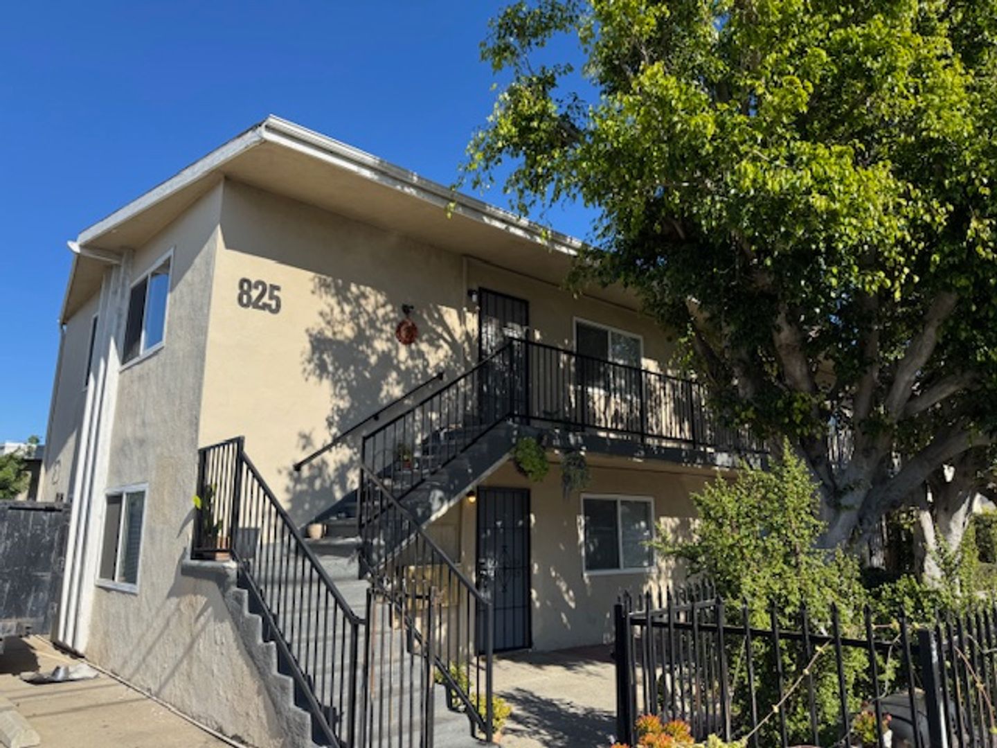 LONG BEACH Apartment: 825-845 E WARDLOW RD
