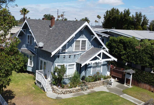 Upstairs Studio Centrally Located in Downtown Long Beach - On-Site Laundry Included – photo 1
