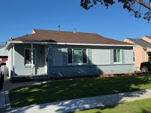 3 bed 2 bath Designers Dream Home: Great area, comes with A/C, Washer/Dryer, and a Jacuzzi – photo 1