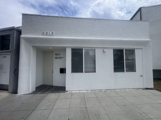 Newly Remodeled 2 BED 1 BATH - Great Location – photo 1