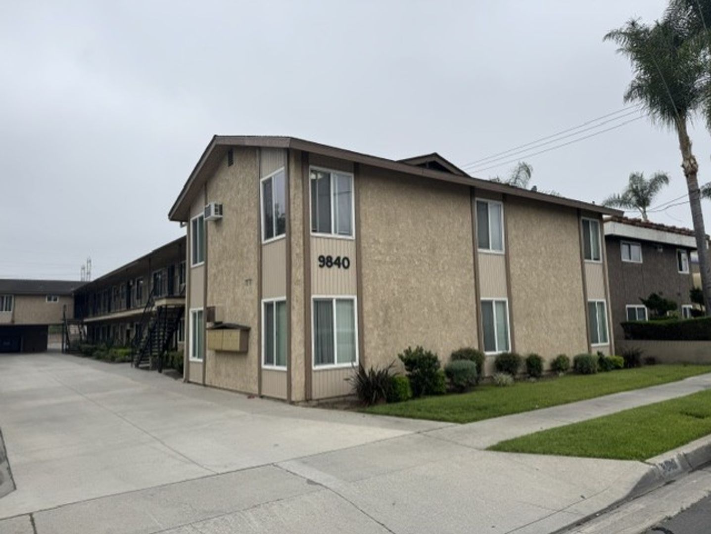 BELLFLOWER Apartment: 9840 CEDAR ST