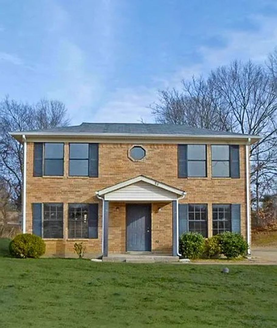 Ripley Apartment: 25 Geoffrey Ave