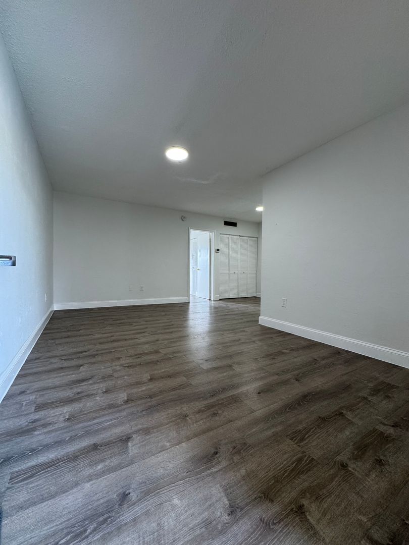 Miami Apartment: 11950 NE 2nd Avenue