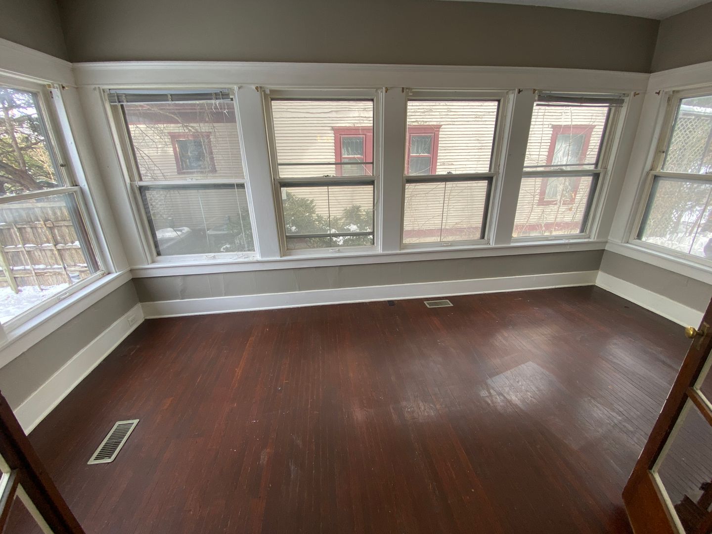 Lincoln Apartment: 2224 A St