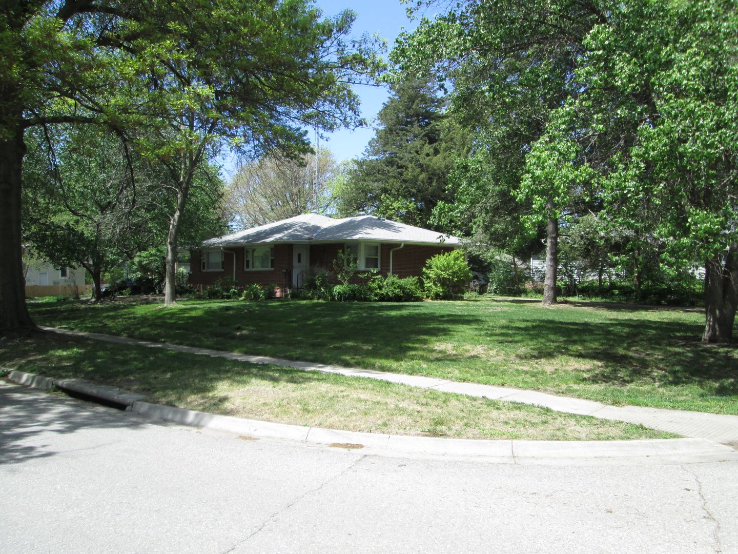 Lincoln Apartment: 2838 & 2842 D St.