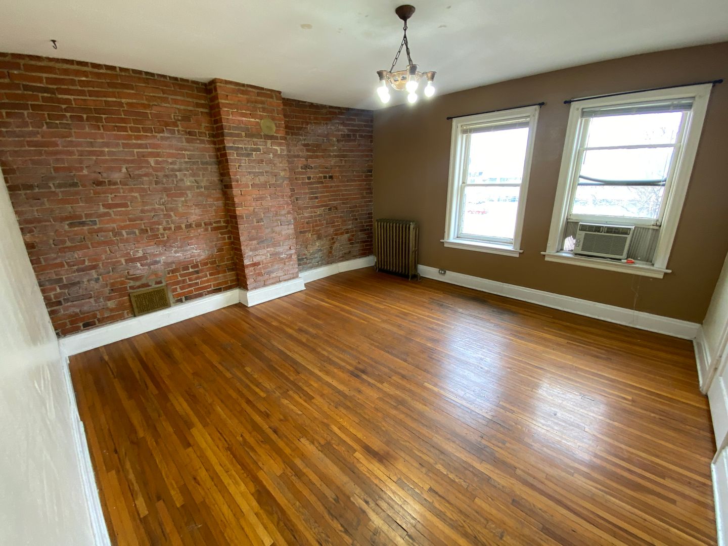 Lincoln Apartment: 1111-1119 H St