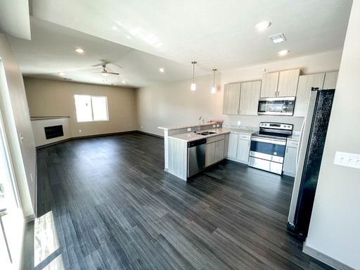 Modern 1BR/1BA – photo 1
