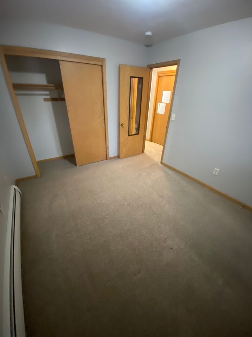 Lincoln Apartment: 944 E St