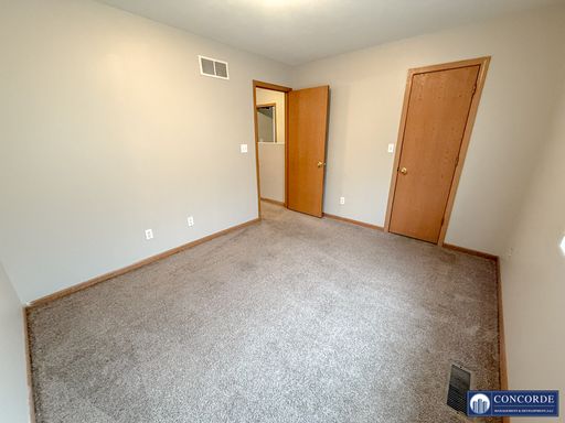 4 Bedroom Duplex Conveniently Located – photo 1