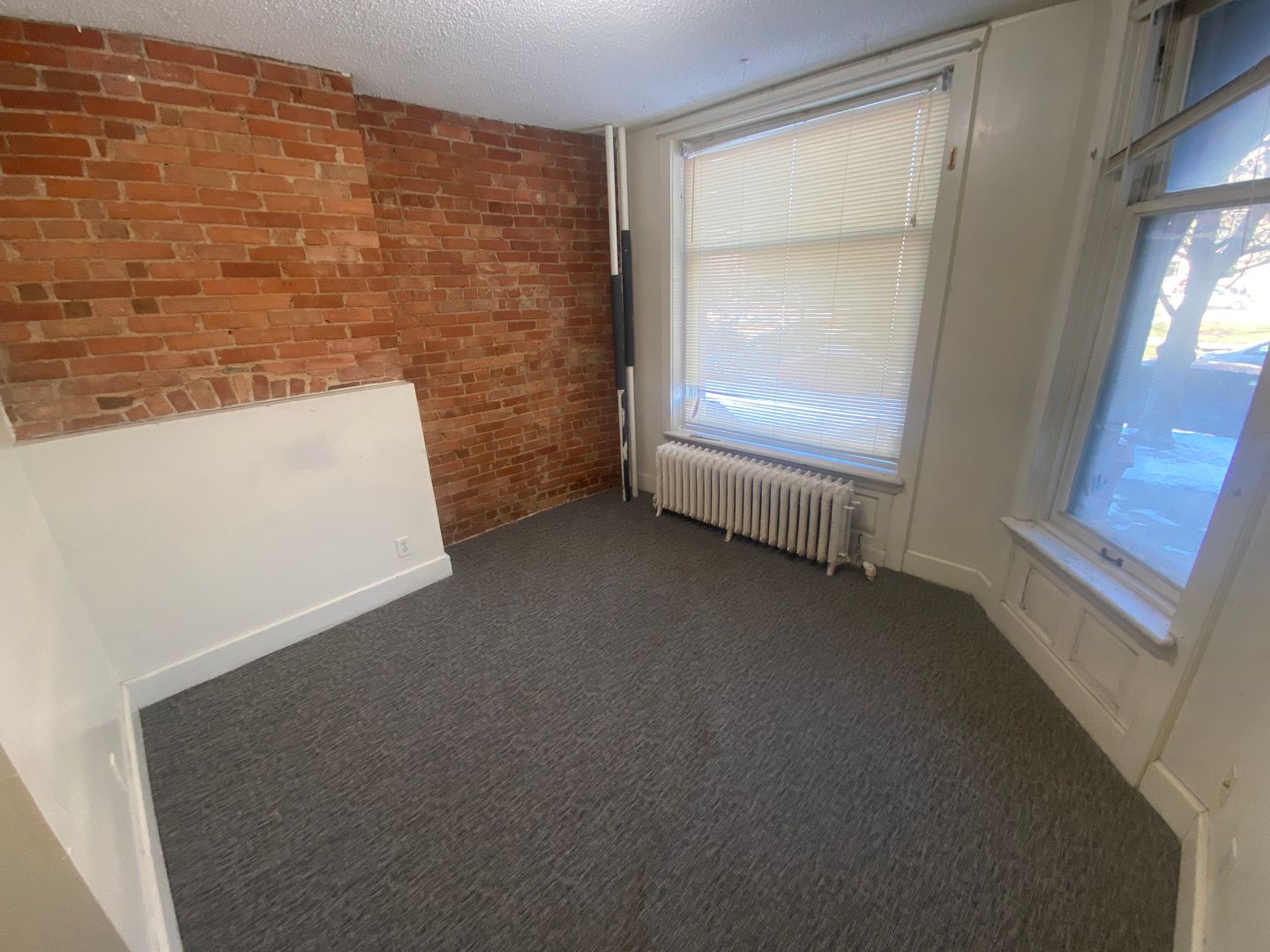 Lincoln Apartment: 1111-1119 H St