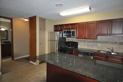 Downtown Lincoln - Secure entry, utilities included – photo 1