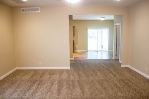 Spacious Duplex Ideal for Student Living! – photo 1