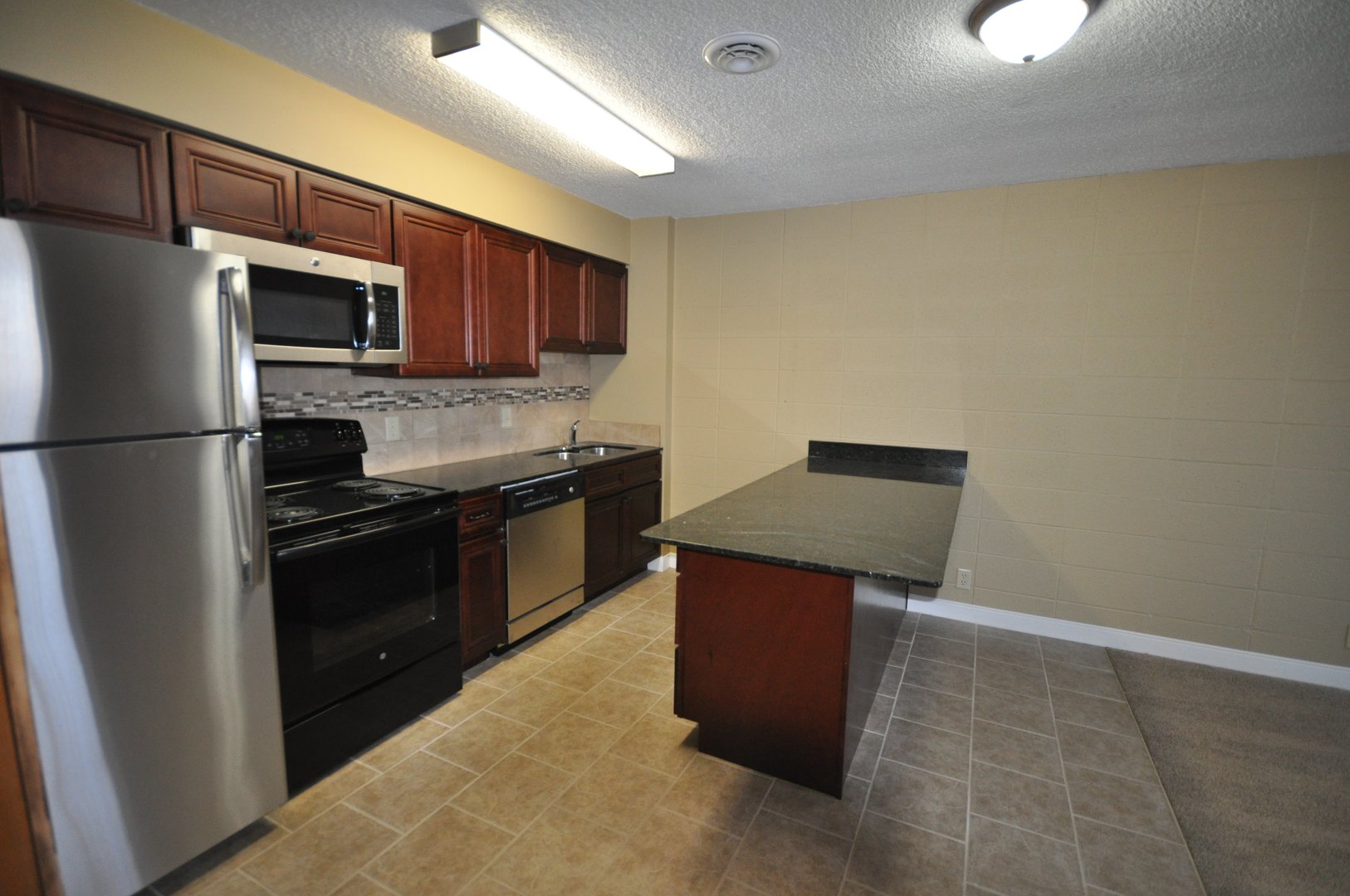 Lincoln Apartment: 601 So. 18th St.