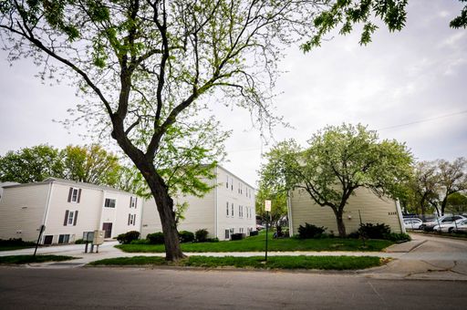 Remodeled Downtown Close to UNL with washer/dryer in each unit – photo 1