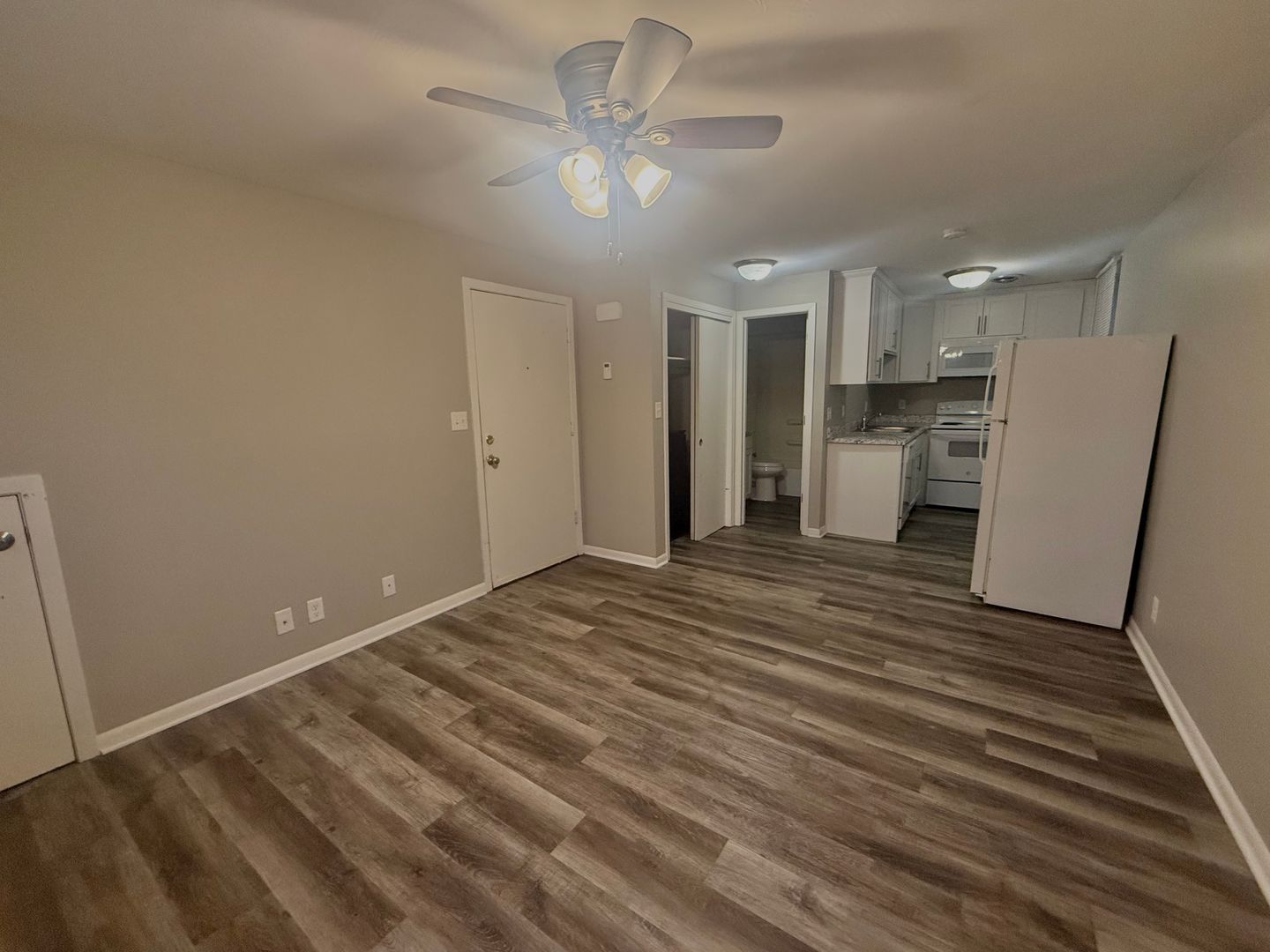 Lincoln Apartment: 928 E St