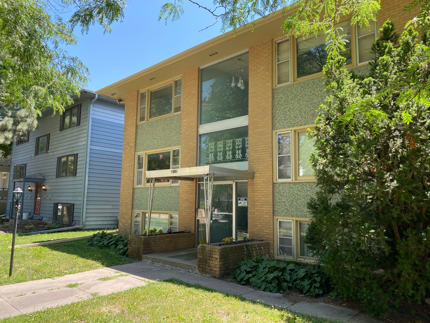 Lincoln Apartment: 1215 G St