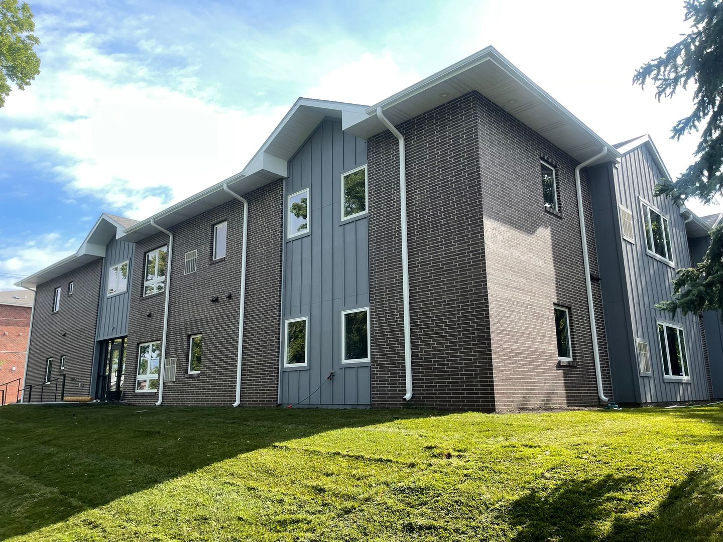 Lincoln Apartment: 2400 Q Street