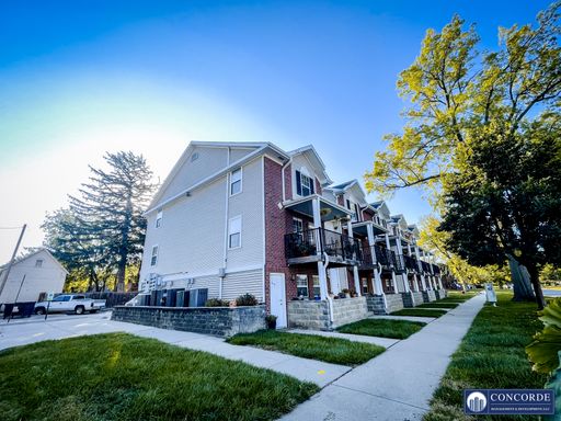 All Electric, two story 1 bedroom 1 bathroom - with a washer and dryer – photo 1