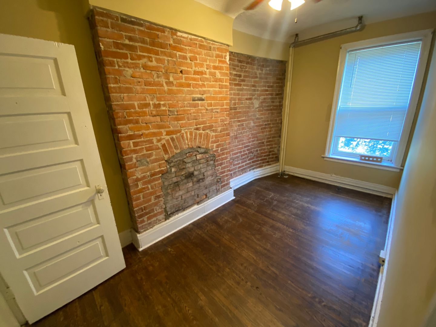 Lincoln Apartment: 1111-1119 H St