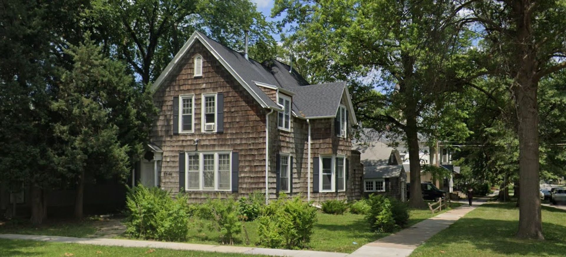 Lincoln Apartment: 1544 D St