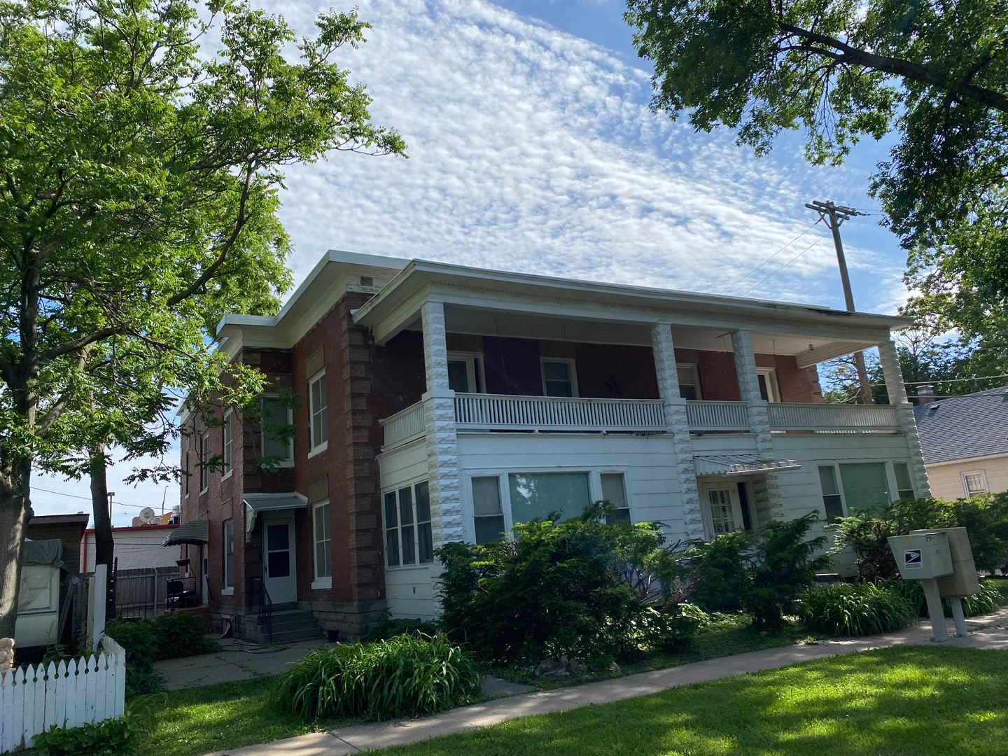 Lincoln Apartment: 1129 Plum St