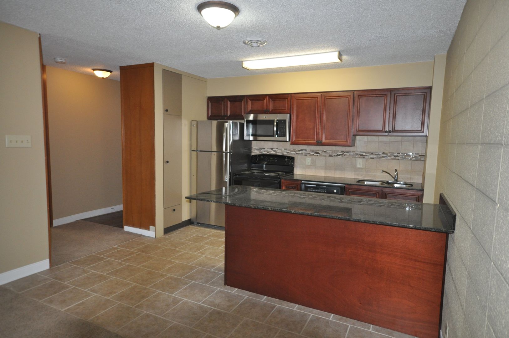 Lincoln Apartment: 1801 J St.