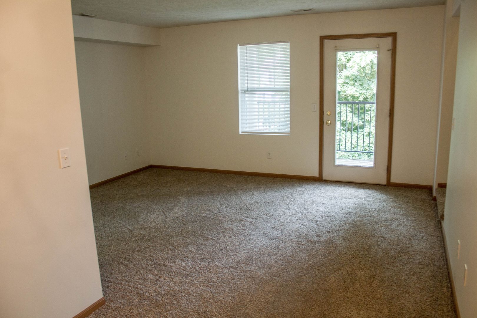 Lincoln Apartment: 1144 Goodhue