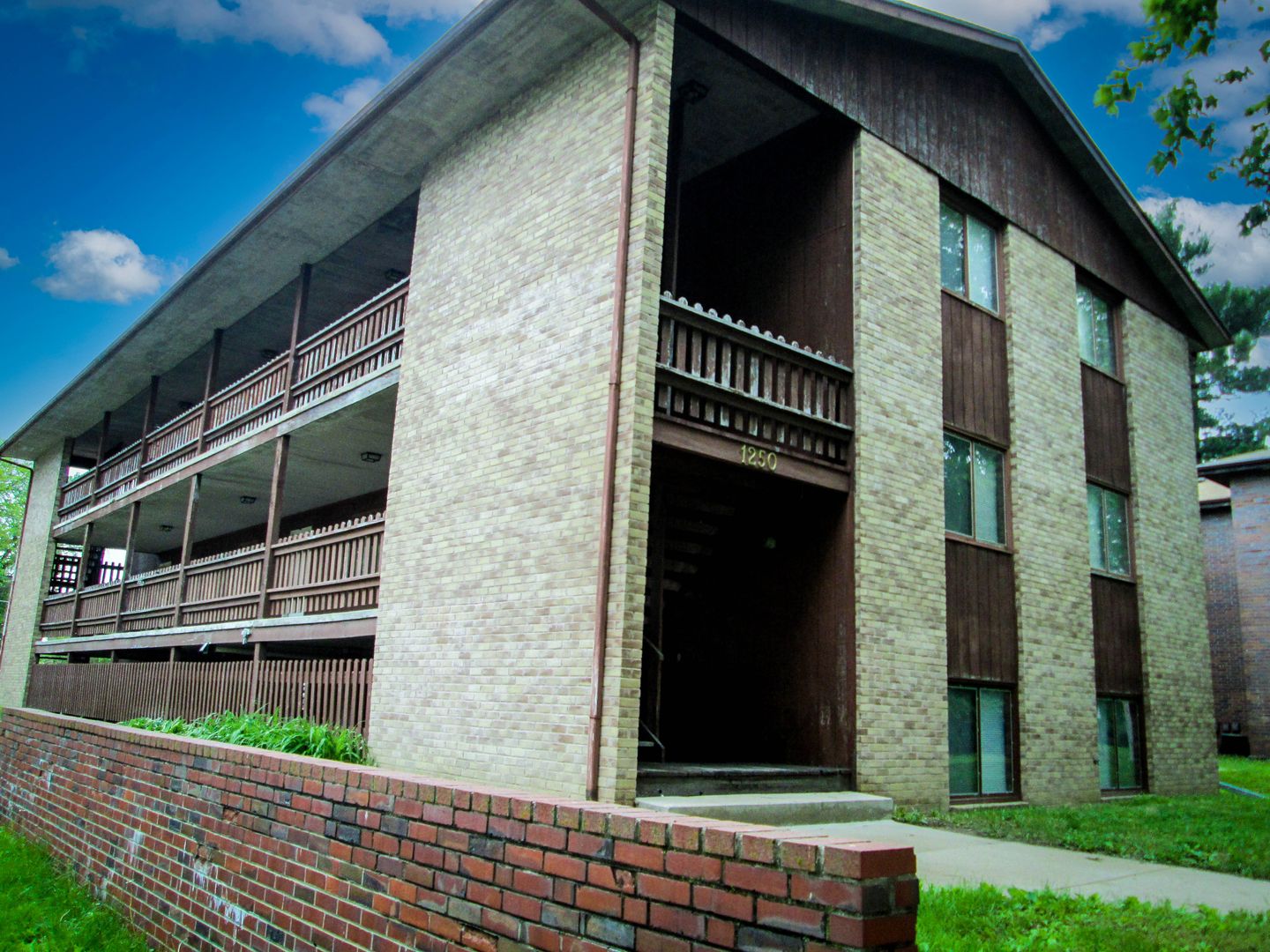 Lincoln Apartment: 1250 S 26th