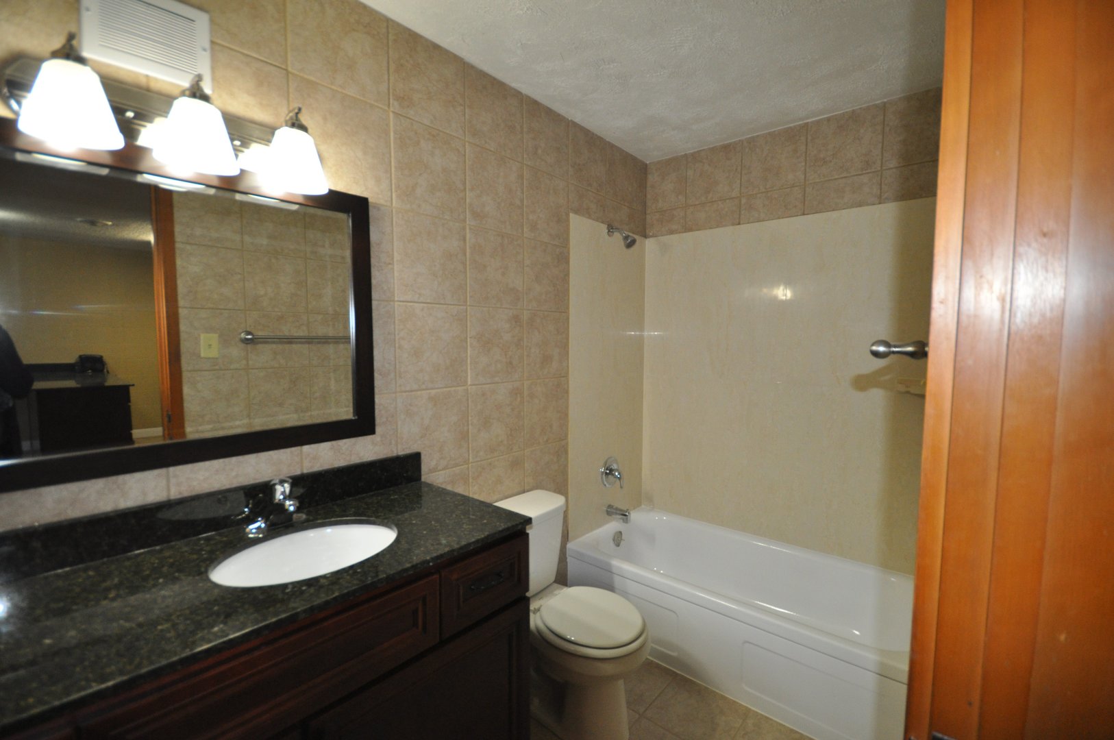 Lincoln Apartment: 601 So. 18th St.