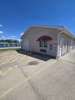 6041 Cornhusker Hwy - 01