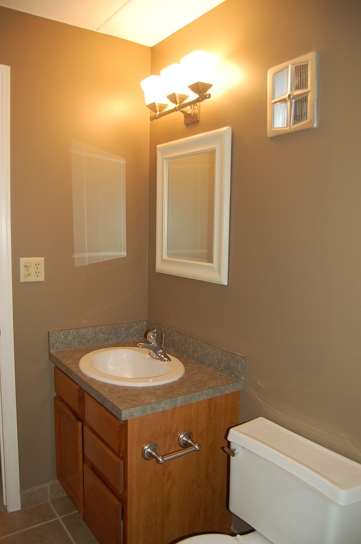 Lincoln Apartment: 1660 G Street