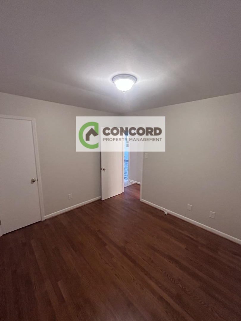 2901 Robin Hood Dr, Greensboro, NC 27408