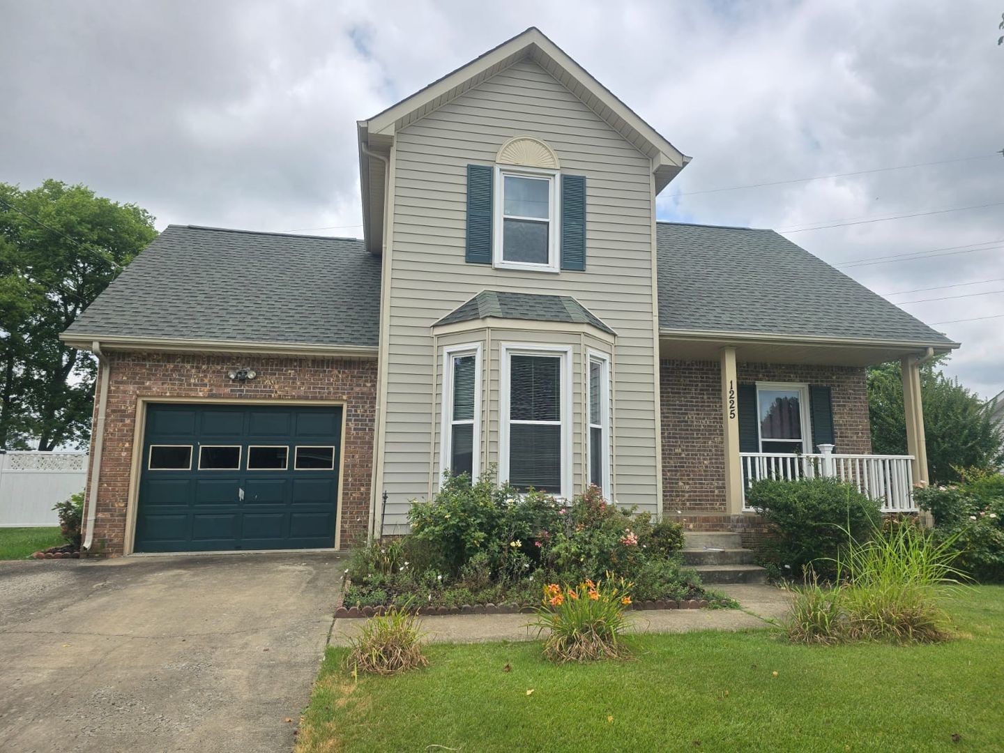 Clarksville House: 1225 Cobblestone Lane