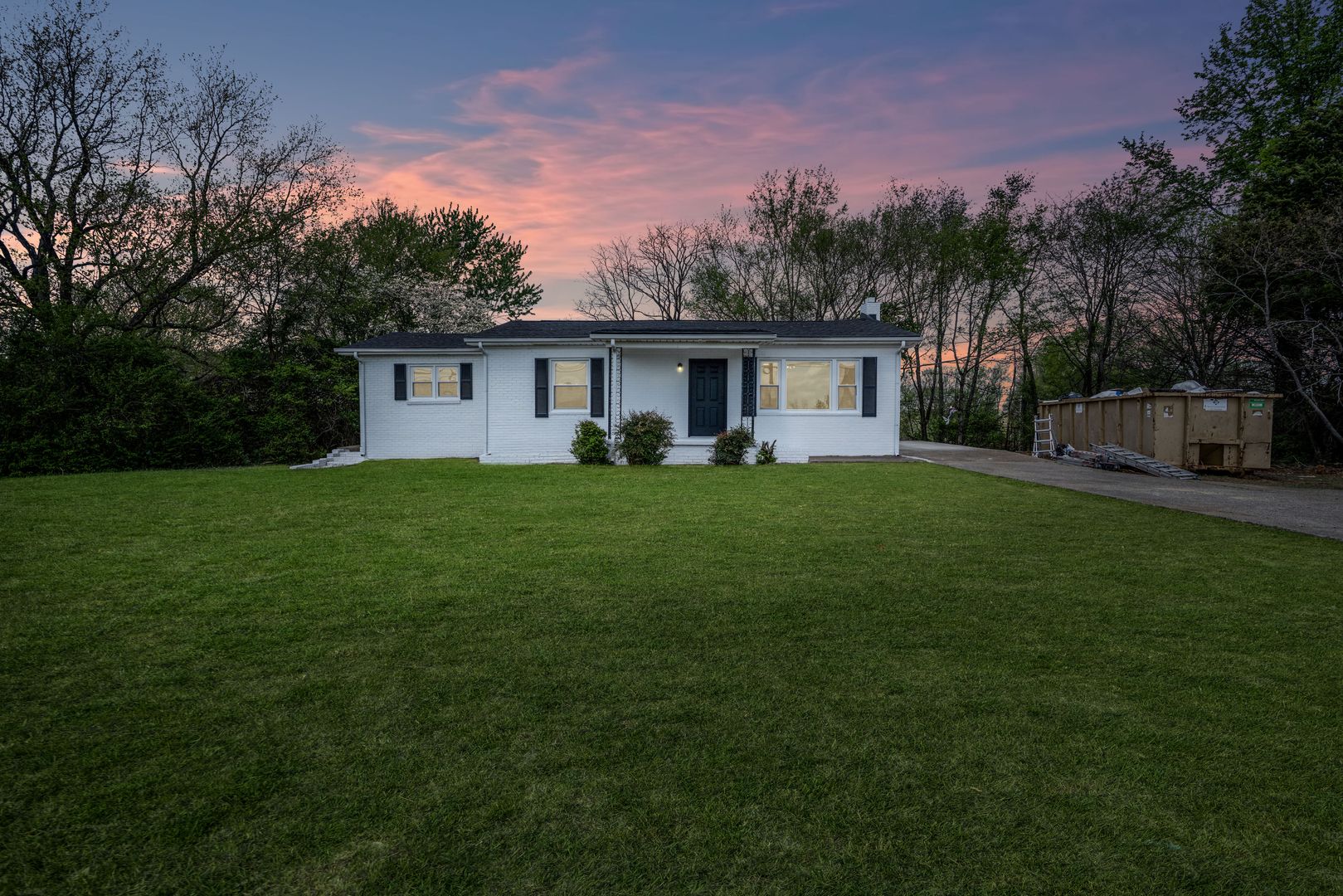 Clarksville House: 1857 Memorial Dr