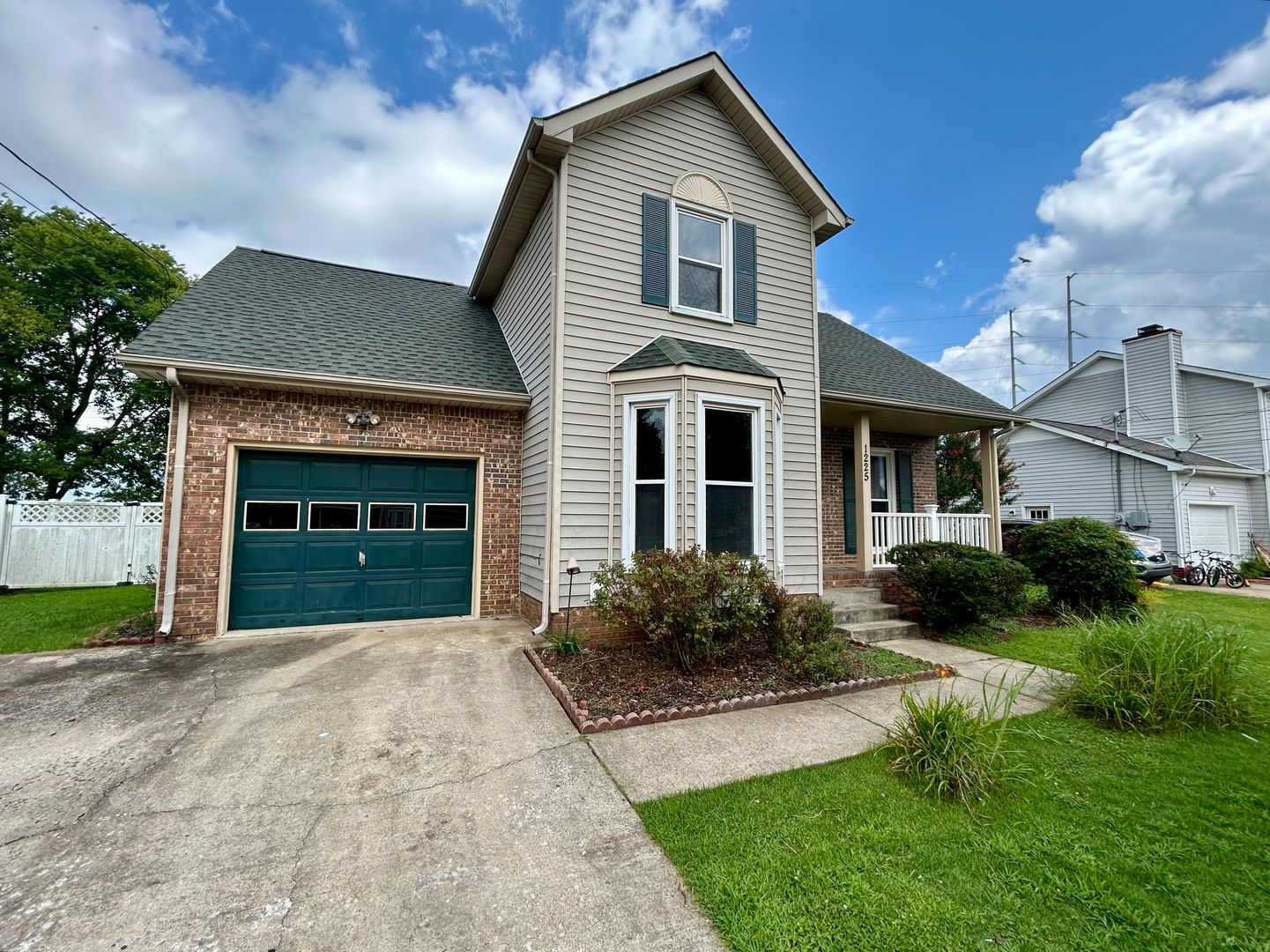 Clarksville House: 1225 Cobblestone Lane
